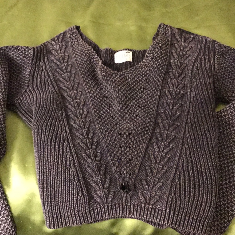 Long-sleeve grey crop top